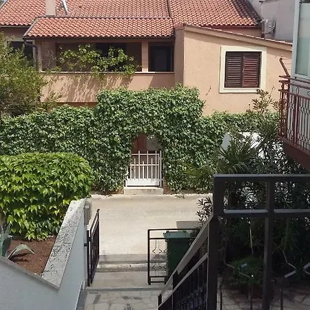 Apartment Intrade Trsine Pet Friendly